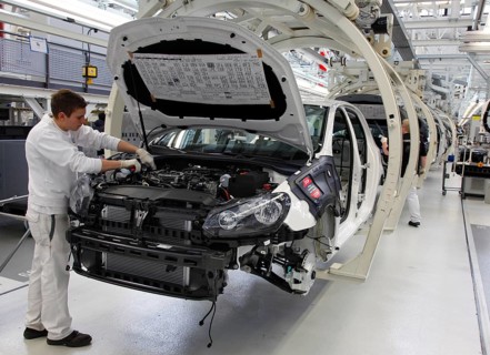 Wolfsburg, 08.03.2010, VW workers, production of the Volkswagen Golf VI, Wolfsburg, Germany, Europe