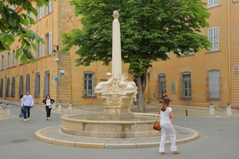 Fontaine des Quatre Dauphins, dolphin fountain, dolphin fountain, ornamental fountain with