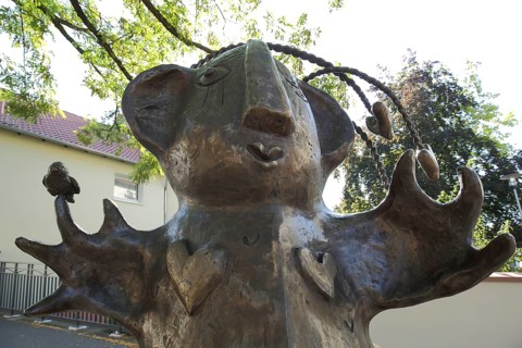 Sculpture Large Woman by Carin Grudda 2012, abstract art, modern art, face, nose, ears, hands,