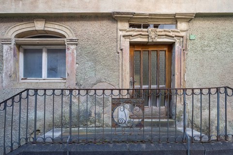 Vacant former inn with Biedermeier banisters, 1823, Herrenstr. 35, Mainbernheim, Lower Franconia,