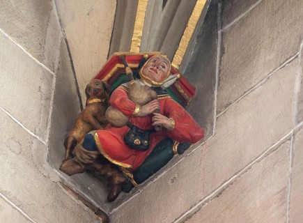 Jester with dog and bagpipes, Consol Stone in Heilig Kreuz Minster, Rottweil, Baden-Württemberg,