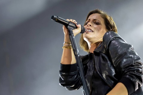 Stefanie Kloss, singer of Silbermond live on Auf Auf, Sommer 2024 Tour at the sold-out Waschhaus