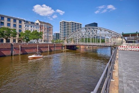 Kornhausbrücke over the Zollkanal with motorised sports boat, Speicherstadt, Free and Hanseatic