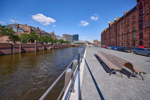 Customs canal and benches along the street Neuer Wandrahm, Speicherstadt, Free and Hanseatic City