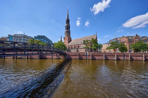 Zollkanal, main church St. Katharinen and Jungfernbrücke, Speicherstadt, Free and Hanseatic City of