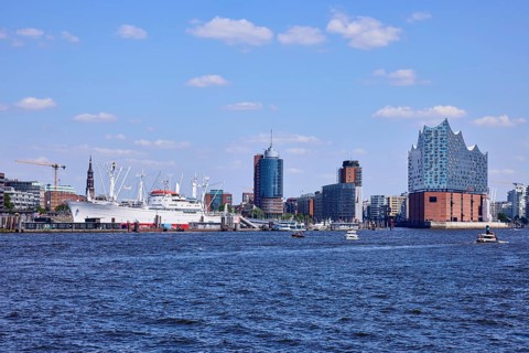 Norderelbe with museum ship Cap San Diego, high-rise Columbus Haus, Kehrwiederspitze with Hanseatic
