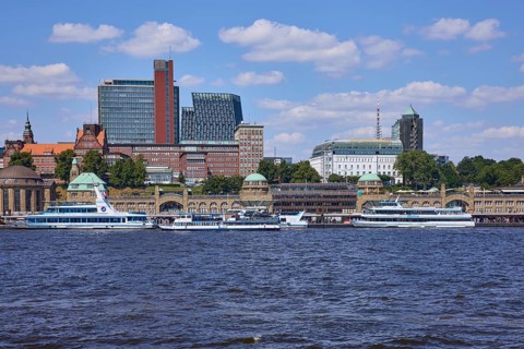 Norderelbe with St.-Pauli-Landungsbrücken, Hotel Hafen Hamburg, skyscraper Tanzende Türme und