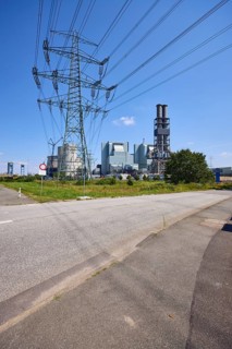 Moorburg coal-fired power station with high-voltage pylon and road in the Moorburg district, Free