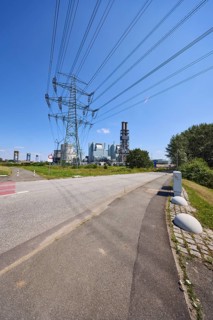 Moorburg coal-fired power station with high-voltage pylon and road in the Moorburg district, Free