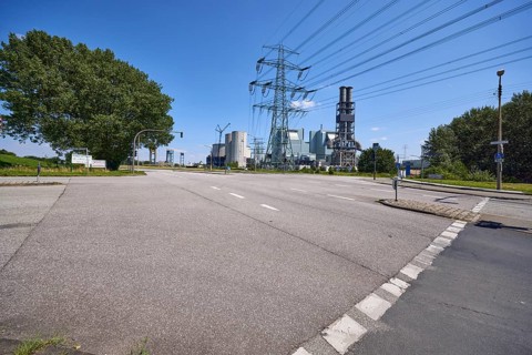 Road junction and the Moorburg power station with high-voltage pylon in the district of Moorburg,