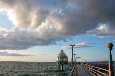Dark clouds pass over the pier in Zingst, diving gondola, Zingst, Mecklenburg-Vorpommern, Germany,
