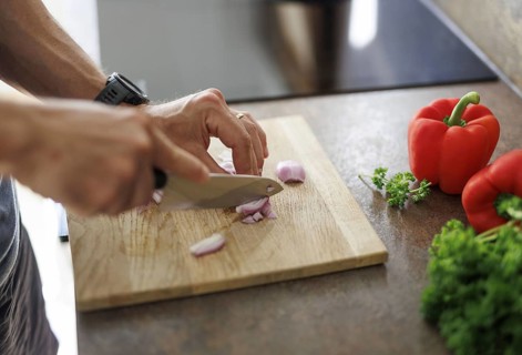 Cooking topic. A man cuts an onion. Berlin, 01.08.2024
