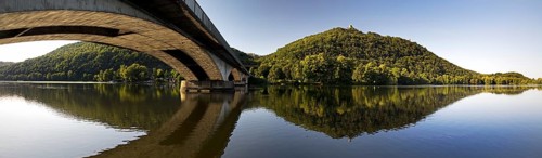 Panorama Hengsteysee with the Syberger Ruhrbrücke and the Syberg above the river Ruhr, Dortmund,