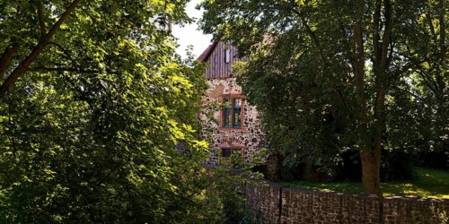 View through trees to the Schlosscafè, Höchster Schloss or Altes Schloss Höchst, Frankfurt-Höchst,