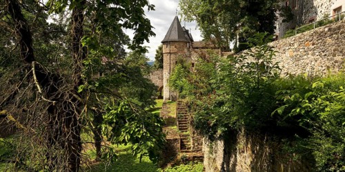 Friedberg Castle, southern castle fortifications with the deep moat, the so-called Hirschgraben,