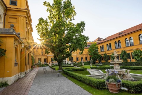 Lenbachhaus, Municipal Gallery, Garden with Fountain with Sun Star, Kunstareal Munich, Munich,