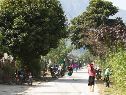 Street scene in the northern highlands, Ha Giang province, Vietnam, Asia