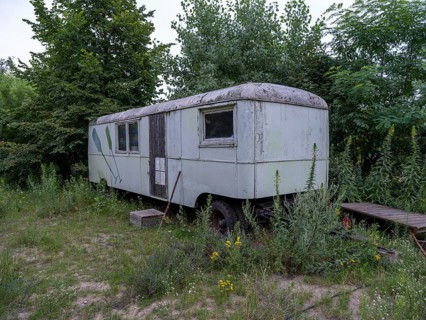Old shepherd's wagon, construction trailer, at the Wilde Heimat campsite, Fürstenberg/Havel,
