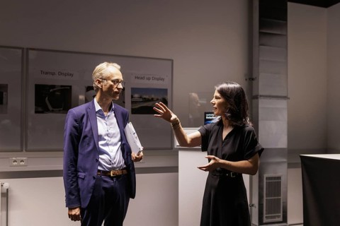 Bernhard Ohnesorge, Managing Director of Carl Zeiss Jena GmbH, and Annalena Bärbock (Alliance