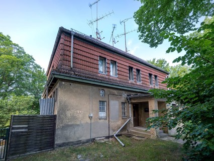 Old house on the banks of the Havel near the historic railway ferry, Fürstenberg/Havel,