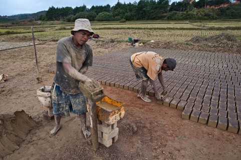 Workers in a brickyard (Ambositra, Madagascar)