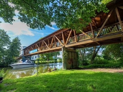 Covered wooden bridge, Baalensee bridge over the Havel between Schwedtsee and Baalensee,