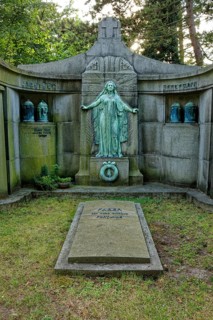Figure and stone tomb, Leipzig South Cemetery, Leipzig, Saxony, Germany, Europe