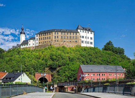 Town view and upper castle, residential town of Greiz, Thuringia, Germany, Europe
