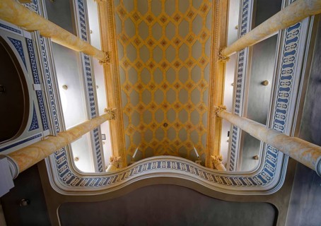 Gallery and ceiling design, Protestant town church of St. Mary's, interior view, residential town