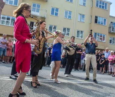 Jazz musicians, The Carling family, play on the street in Ystad in the opening of the Ystad Jazz