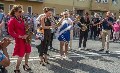 Jazz musicians, The Carling family, play on the street in Ystad in the opening of the Ystad Jazz
