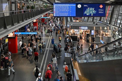 SBB railway station passers-by