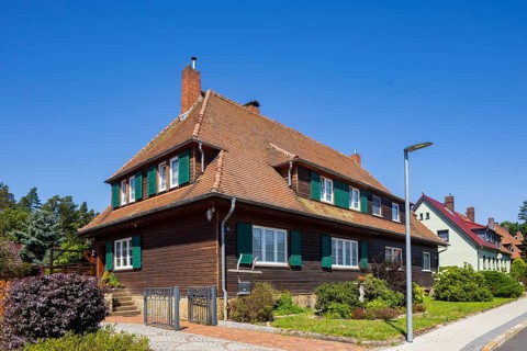 Niesky is a small town in the district of Görlitz in Upper Lusatia. With just under 10, 000