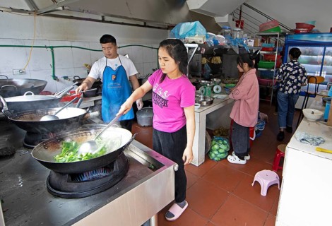 Kitchen of a Vietnamese restaurant, Ha Giang province, Vietnam, Asia