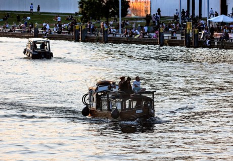 Boats sailing at sunset on the Spree, Berlin, 30.07.2024, Berlin, Berlin, Germany, Europe