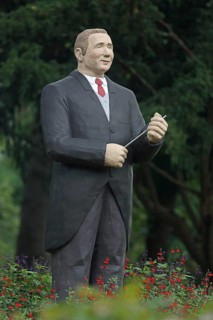 Sculptures and memorial to conductor Fritz bush by Christel Lechner 2017, everyday people,