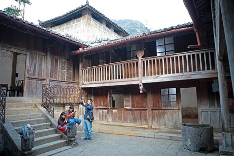 Inner courtyard in the Hmong Royal Palace, Sa Phin, Ha Giang Province, Vietnam, Asia
