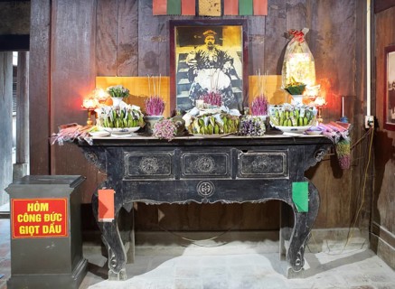 Altar decorated with bananas and flowers in the Hmong royal palace, Sa Phin, Ha Giang province,