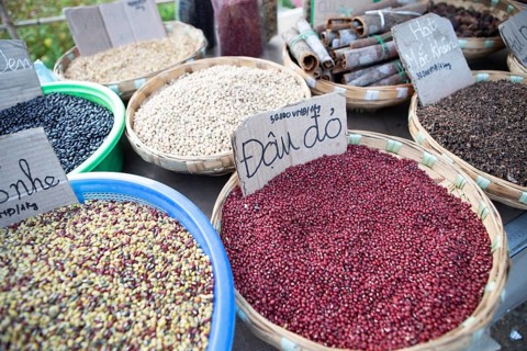 Red beans in baskets for sale, Lungcam Cultural Tourist Village, Ha Giang Province, Vietnam, Asia
