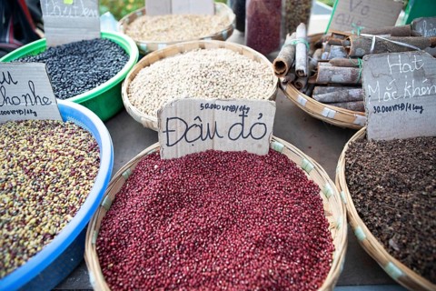 Red beans in baskets for sale, Lungcam Cultural Tourist Village, Ha Giang Province, Vietnam, Asia