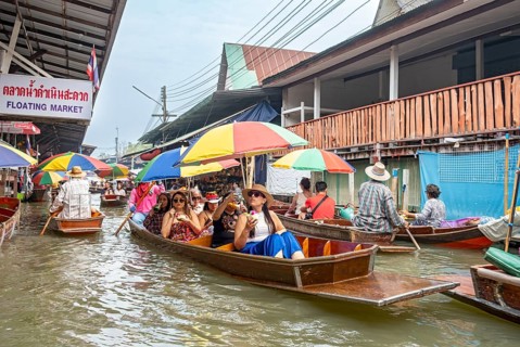 Tourist boat at Damnoen Saduak Floating Market near Bangkok, Thailand, Asia