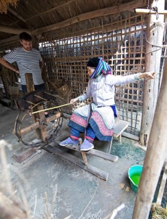 Vietnamese woman from the Hmong minority making linen, Lung Tam linen weaving mill, Ha Giang