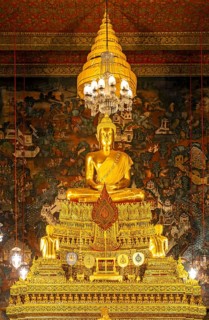 Gilded Buddha statue at the Phra Ubosot ordination hall, Wat Pho complex, Bangkok, Thailand, Asia