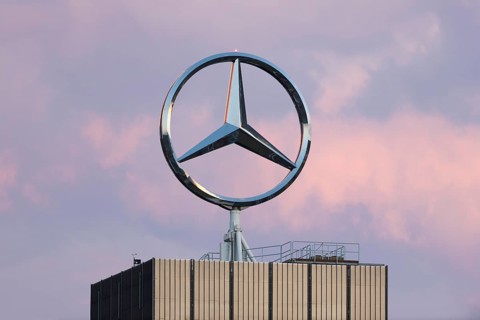 Merdedes star, Daimler, Mercedes-Benz, Group headquarters, evening atmosphere,