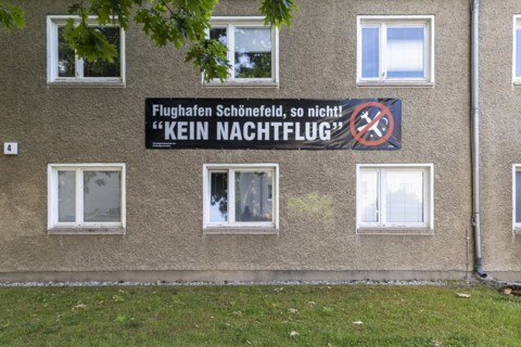 No night flight, protest against aircraft noise at Schönefeld Airport, protest banner at