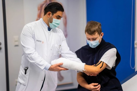 New Year's Eve fun with brutal explosive power: Hand surgeons warn against recklessness