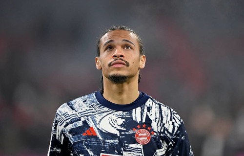 Warm-up training Leroy Sané FC Bayern Munich FCB (10) portrait, looking up, Allianz Arena, Munich,