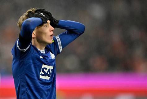 Maximilian Beier TSG 1899 Hoffenheim (14) disappointed after missing a goal opportunity Gesture