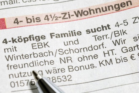 Symbol image for housing shortage, housing advert and highlighter, family, search, Germany, Europe