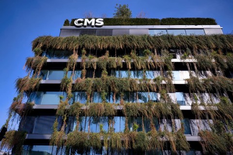 Climate-neutral façade greening on the new building, office building of CMS Hasche Sigle, Calwer